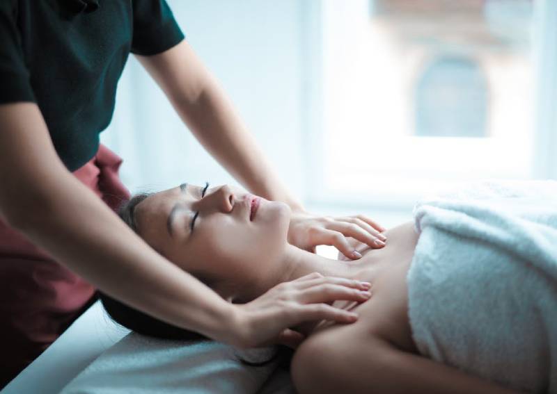 massage truyền thống tại Singapore